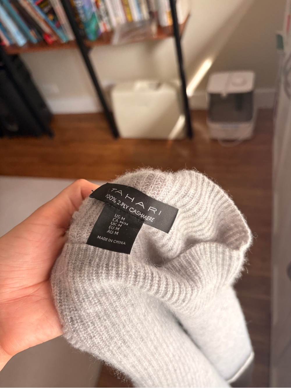 100% Cashmere Tahari Light Gray Ribbed Turtleneck Sweater - Picture 3 of 3